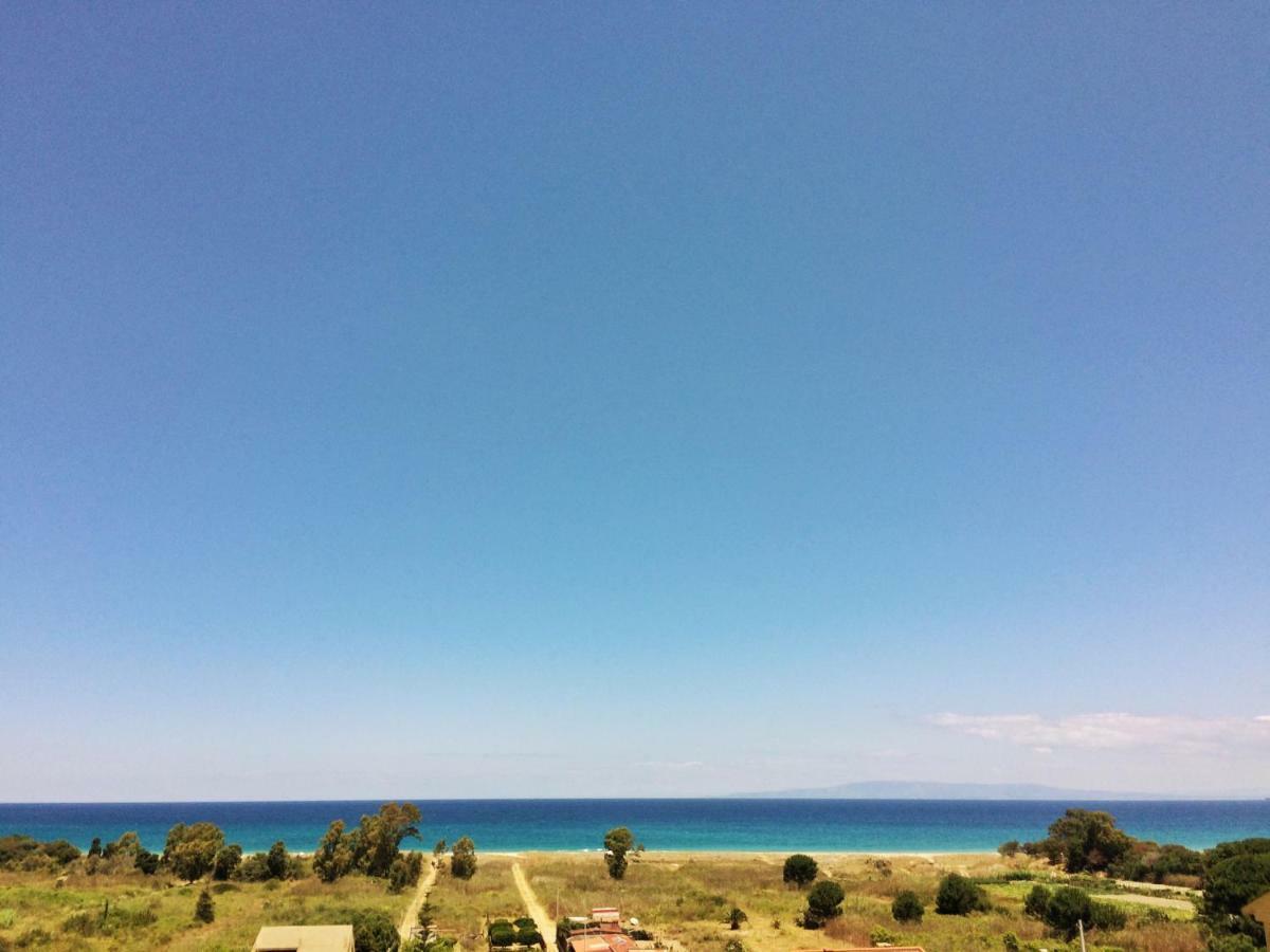 Tyrrhenian Sea Apartment Torre Faro Bagian luar foto