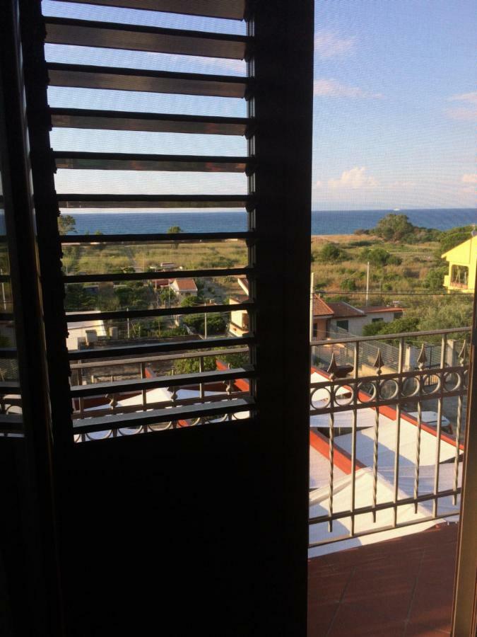 Tyrrhenian Sea Apartment Torre Faro Bagian luar foto
